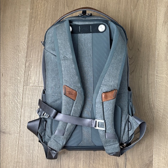 Peak Design 15L Everyday Backpack Zip - Picture 3 of 7